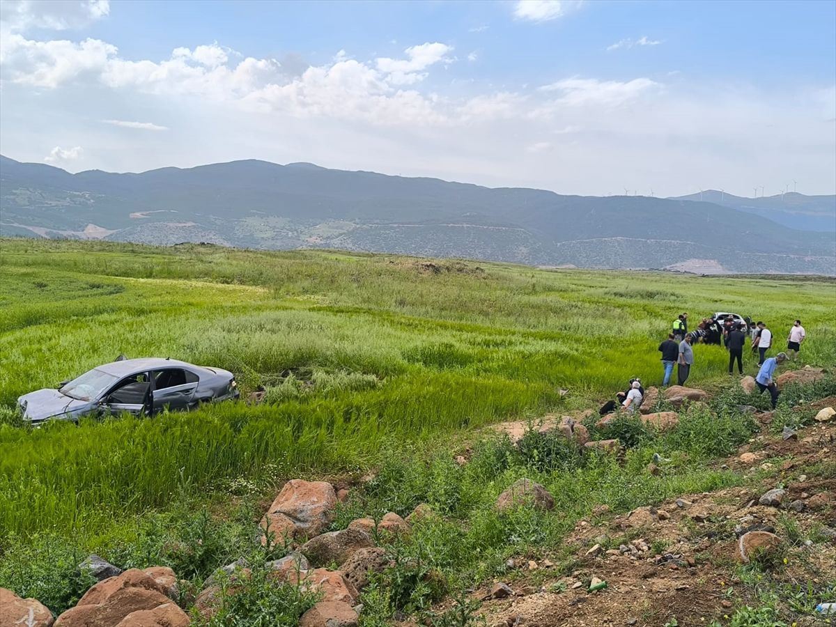 Gaziantep'te iki otomobilin çarpıştığı kazada 5 kişi yaralandı