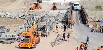 Hakkari-Van kara yolundaki alternatif güzergahta ikinci panel köprünün kurulumuna başlandı