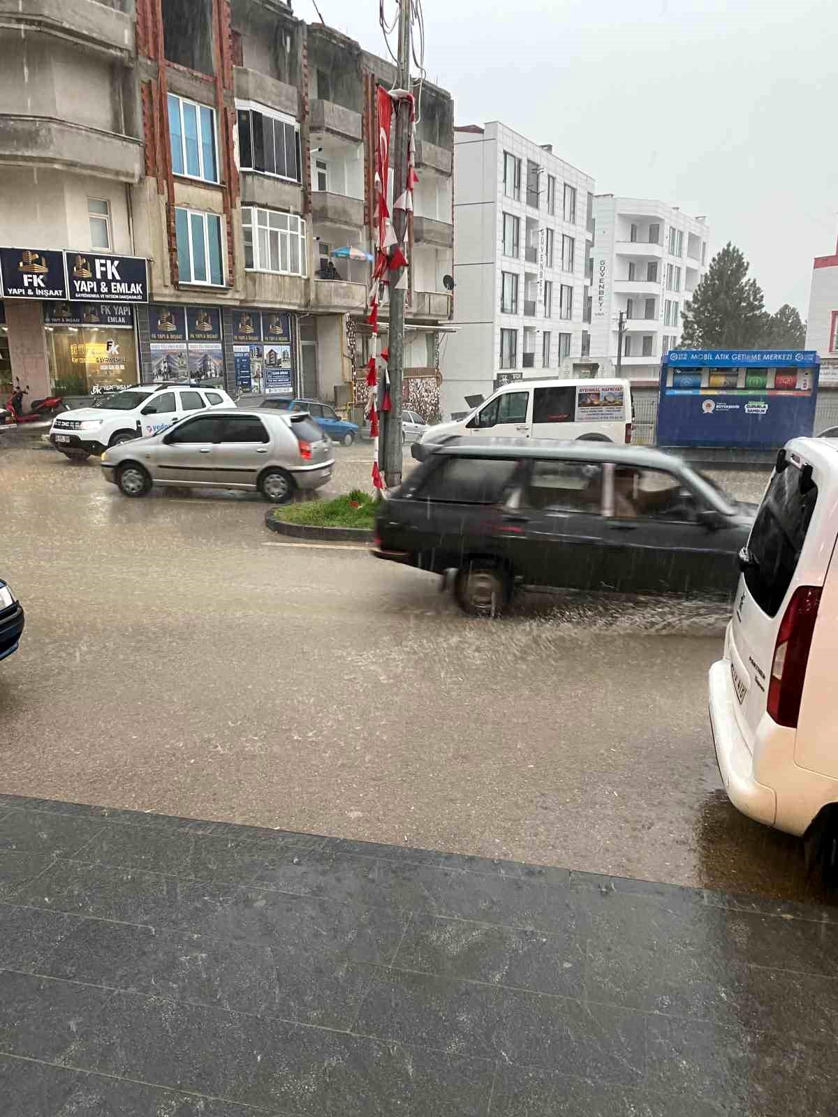 Kavak'ta sağanak yağış