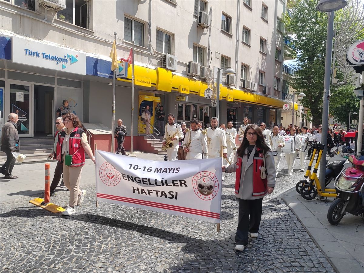 Kırklareli'nde engelliler farkındalık için yürüdü