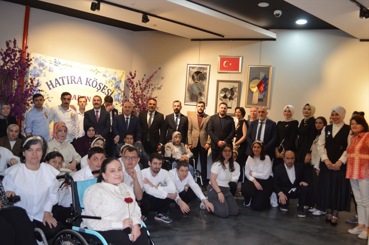 Kocaeli'de engelli kursiyerler sergi açtı