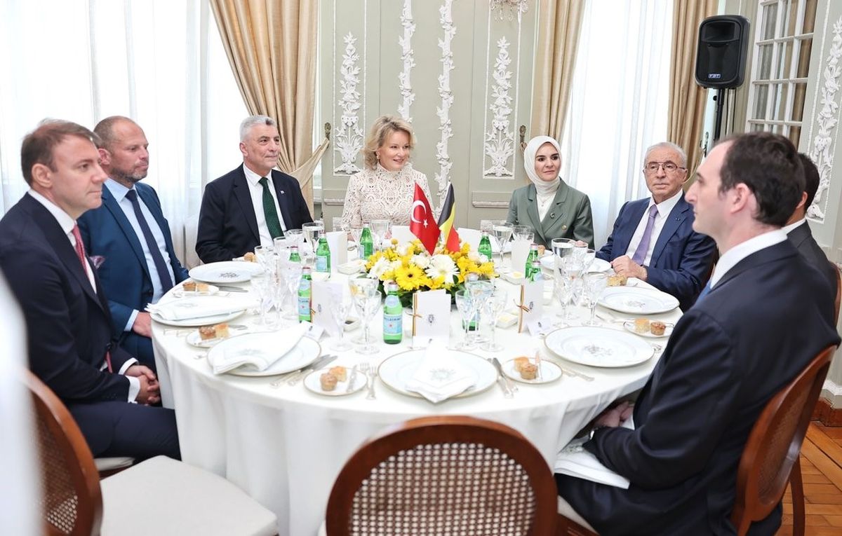 Belçika Kraliçesi Mathilde İstanbul'da Yatırım Paneline Katıldı