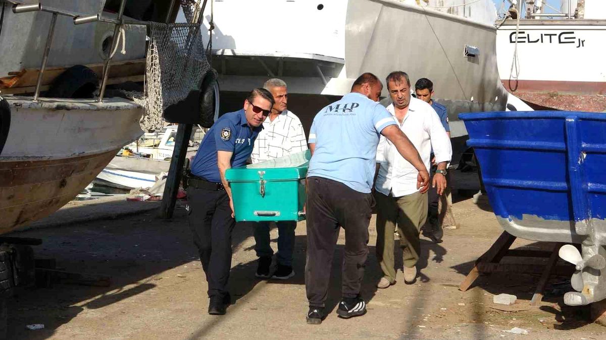 Mersin'de balıkçı barınağında erkek cesedi bulundu