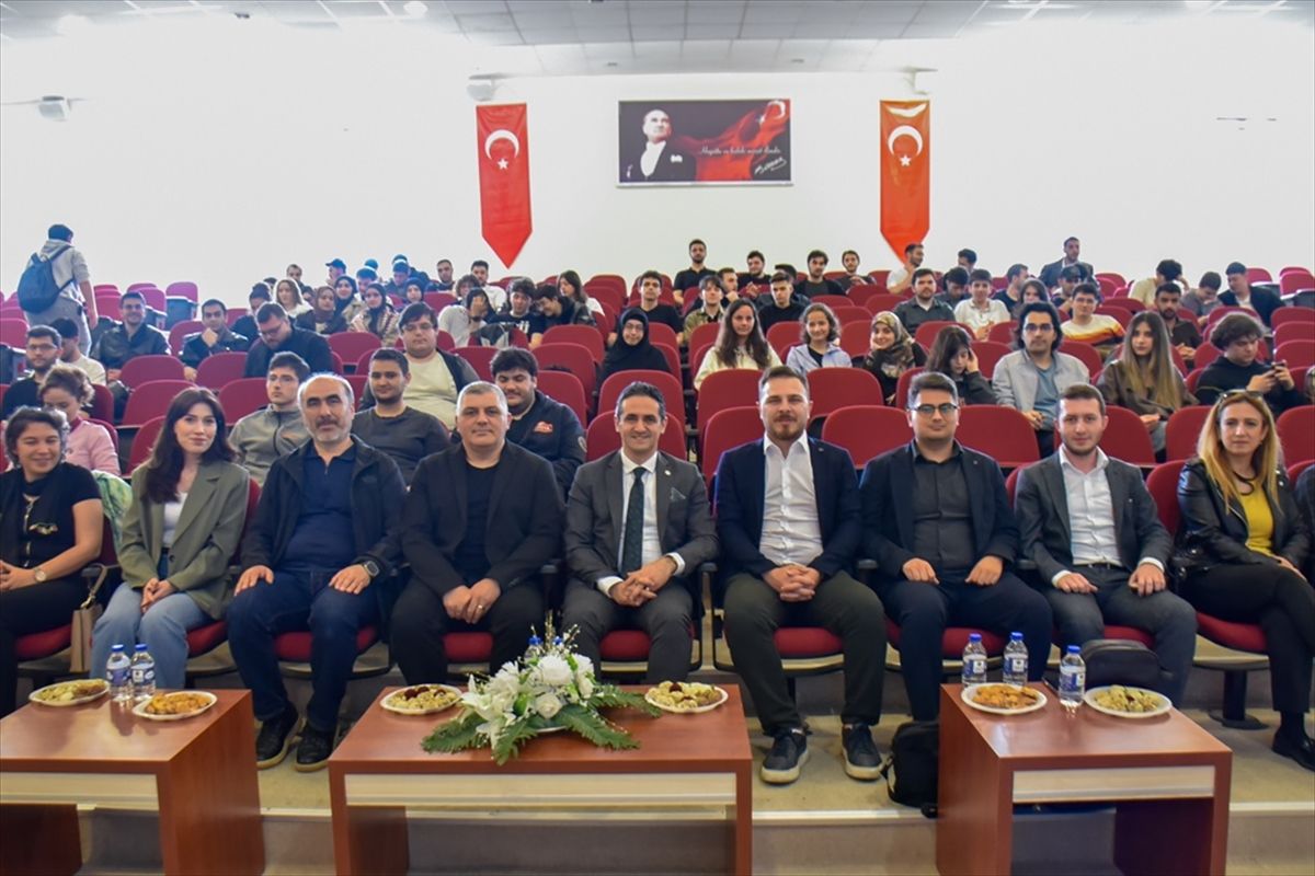 OMÜ'de mühendislik öğrencileri sektör temsilcileriyle buluştu