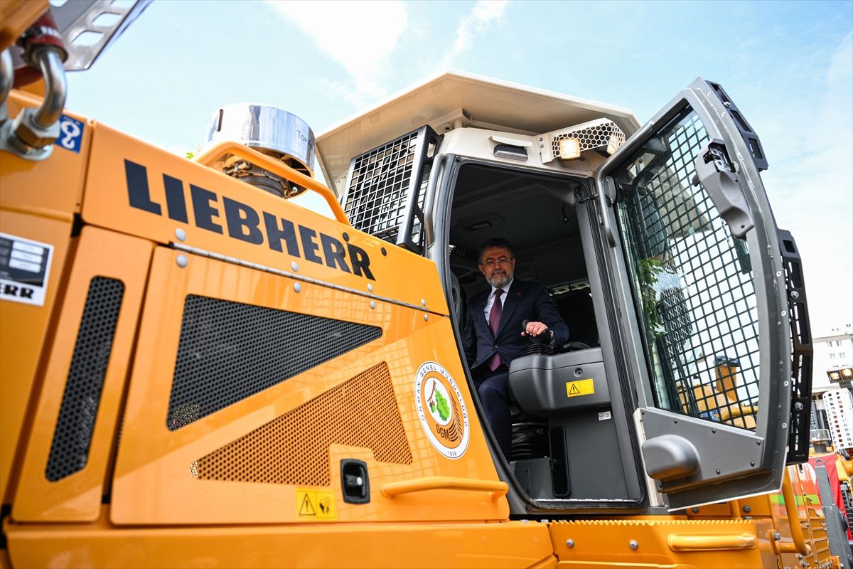 Orman yangınlarıyla mücadelede yeni araçlar görev yerlerine uğurlandı