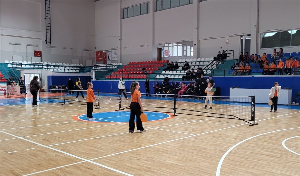 Tekkeköy'de Gençlik Haftası pickleball turnuvası düzenlendi