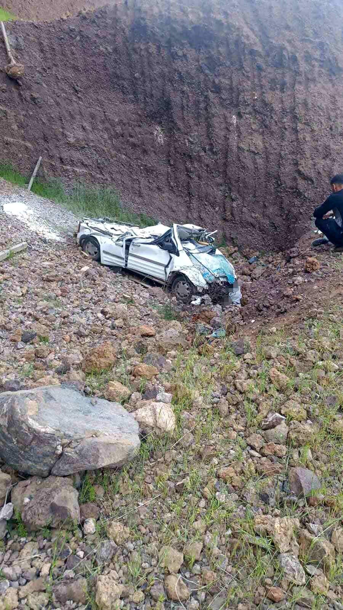 Şanlıurfa'da kamyonet uçuruma yuvarlandı: 1 ölü