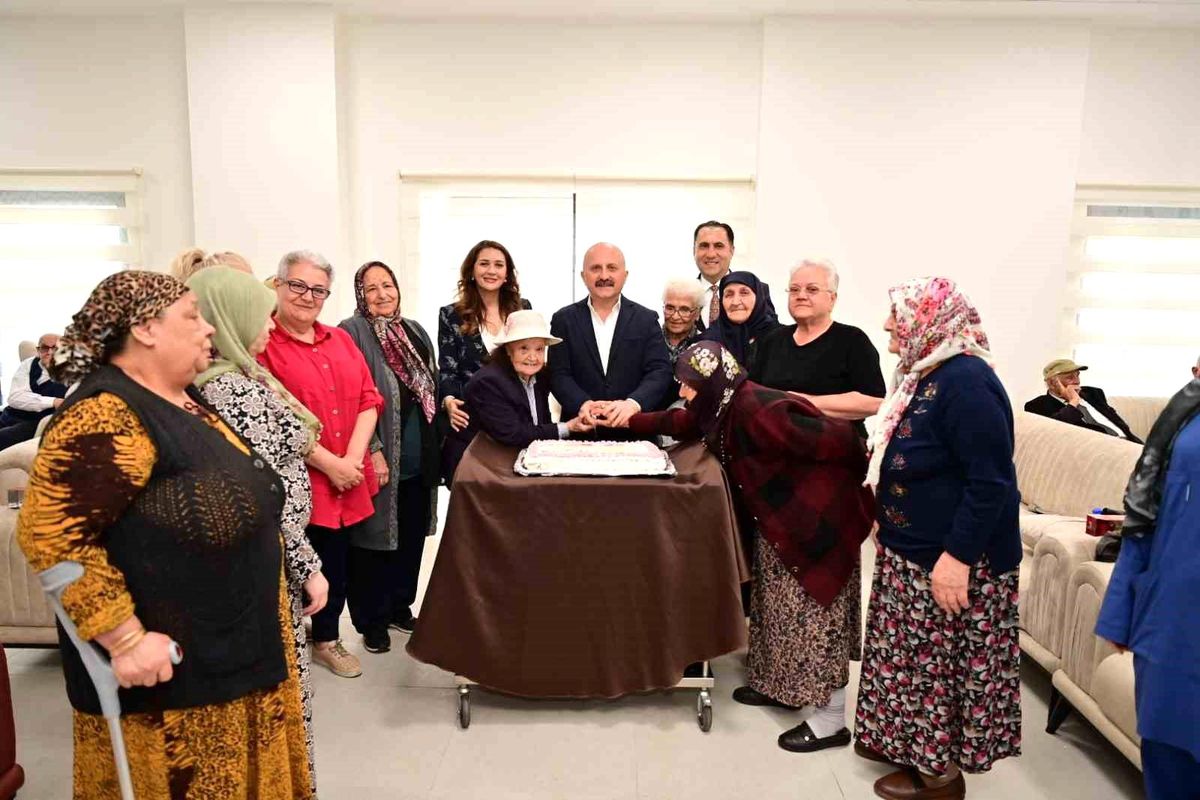 Vali Varol asırlık çınarlar ve şehit aileleri ile bir araya geldi
