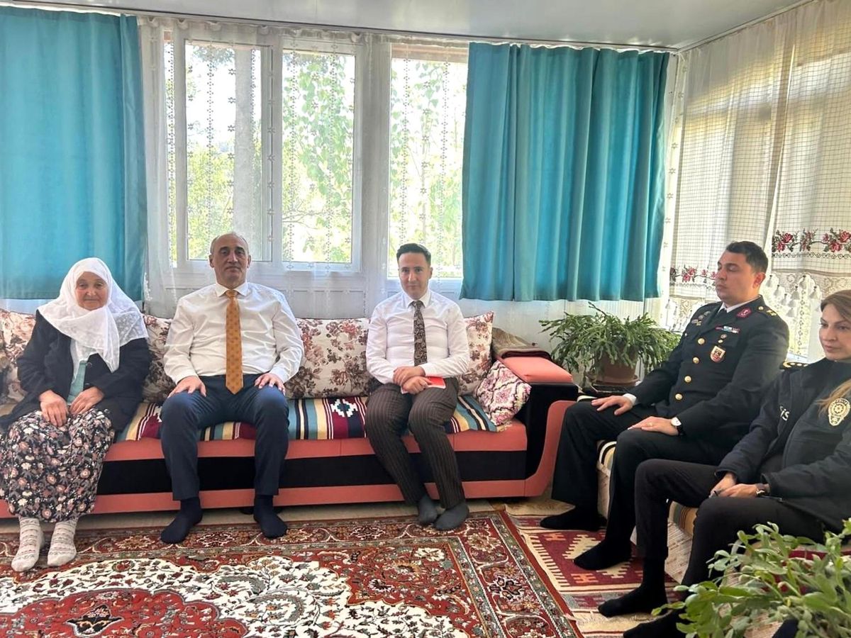 Yatağan Kaymakamı İlhan, şehit annesini unutmadı