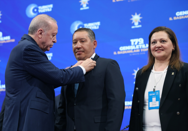 Dinar Belediye Başkanı Veysel Topçu da AK Parti'ye katıldı