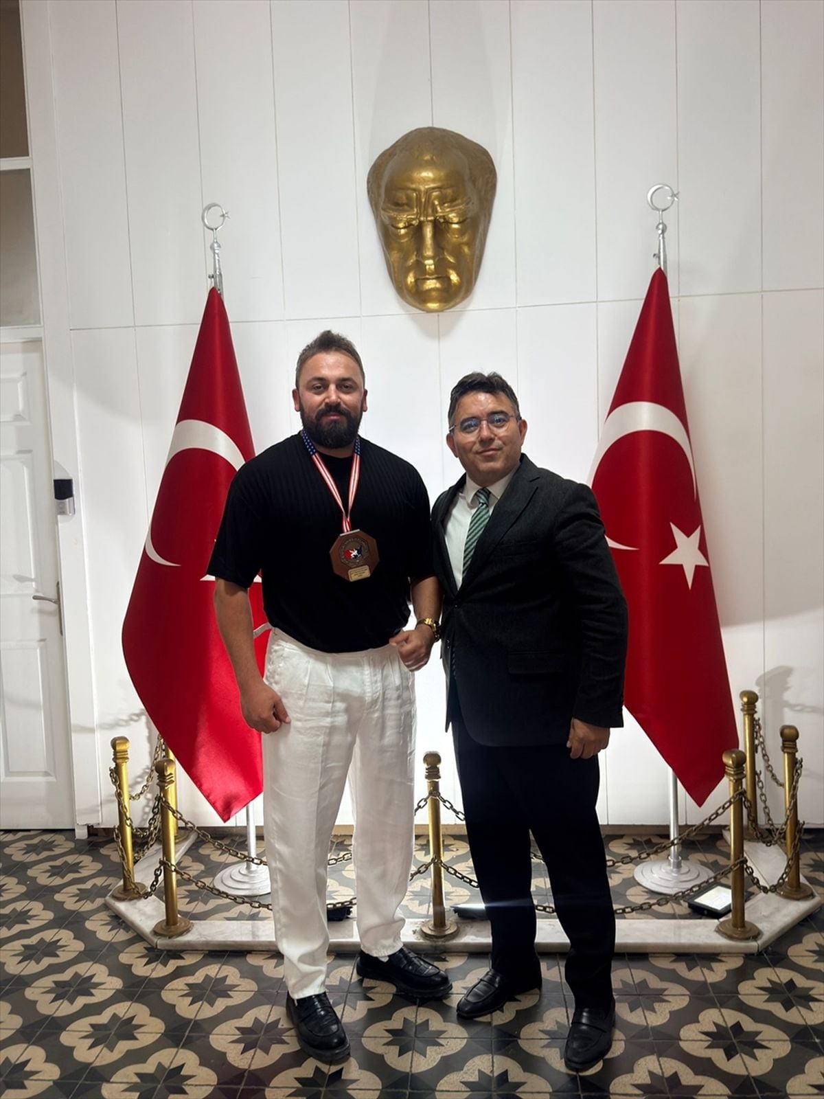 ABD şampiyonu güreşçi Demiroğlu'ndan Marmaris Kaymakamı Kaya'ya Ziyaret