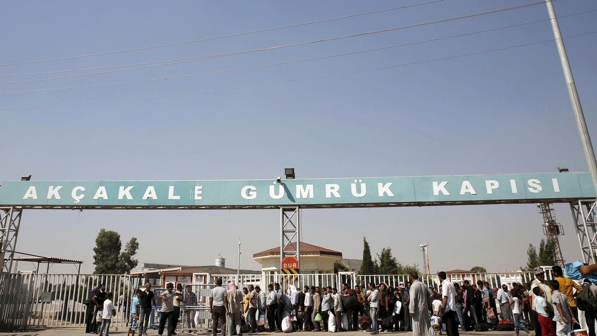 Akçakale sınır kapısı 12 yıl sonra pasaport ile geçişlere açıldı