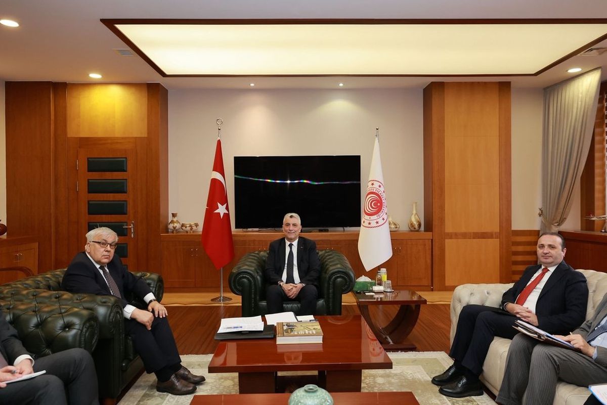 Ticaret Bakanı Bolat, Rusya ve İtalya Büyükelçileriyle Görüştü