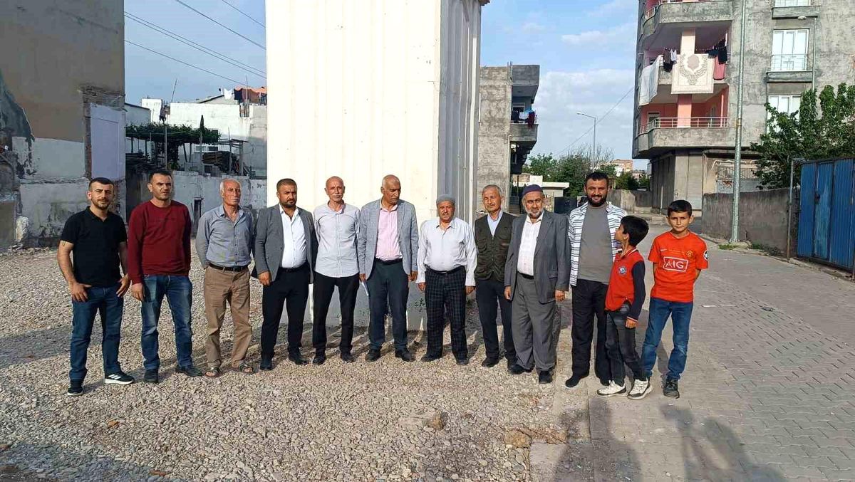 Batman'da 50 yıllık cami yıkıldı, minaresi kaldı