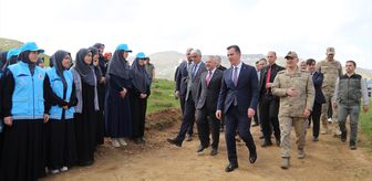 Bitlis'te 'İyilik Fidanı Projesi' kapsamında fidanlar toprakla buluşturuluyor