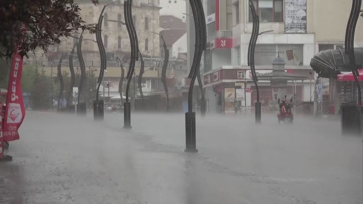 Bolu'da sağanak etkili oldu