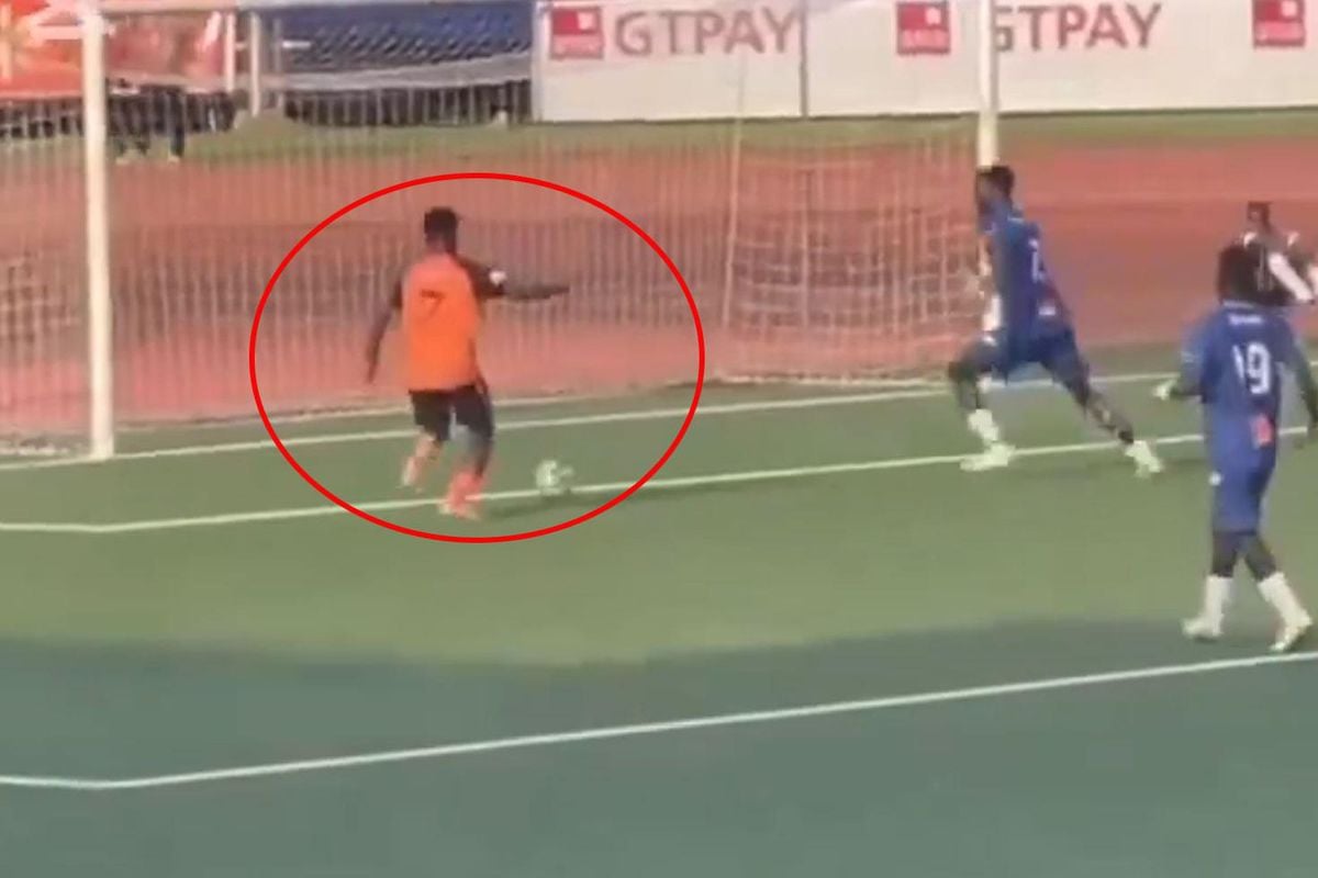 Boş kaleye gol atamayınca dayak yedi