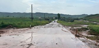 Çorum'da derenin taşması nedeniyle Sungurlu-Çankırı yolunda ulaşım aksadı