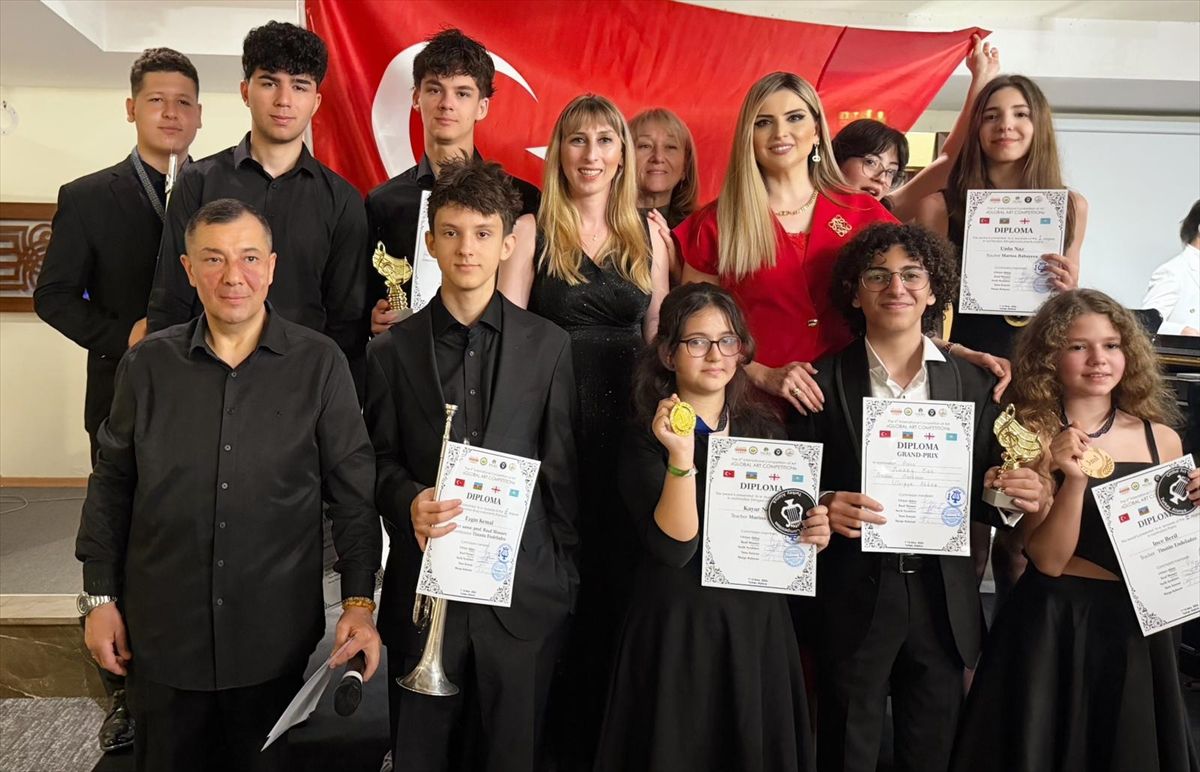 ÇÜ Devlet Konservatuvarı öğrencileri müzik yarışmasında 9 ödül aldı