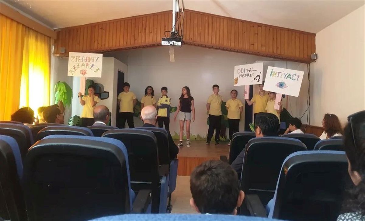 Datça'da öğrenciler "Akran Nezaketi Dileriz" projesinin tiyatrosunu sergiledi