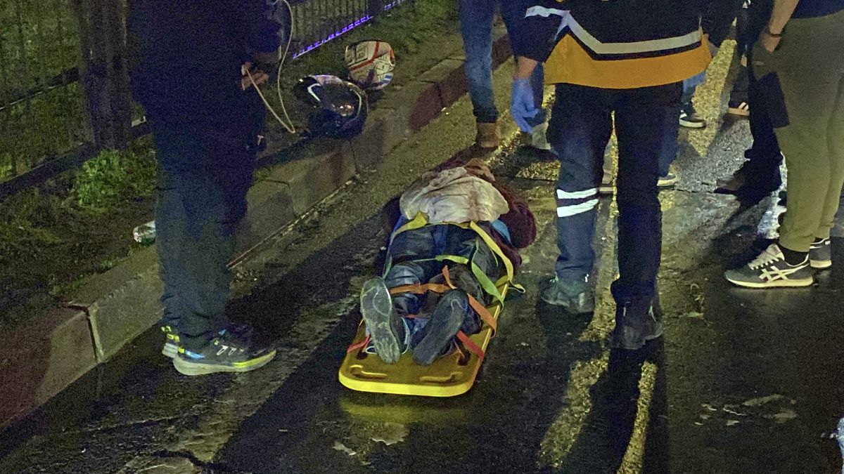 Devrilen motosikletteki 2 kişi yaralandı