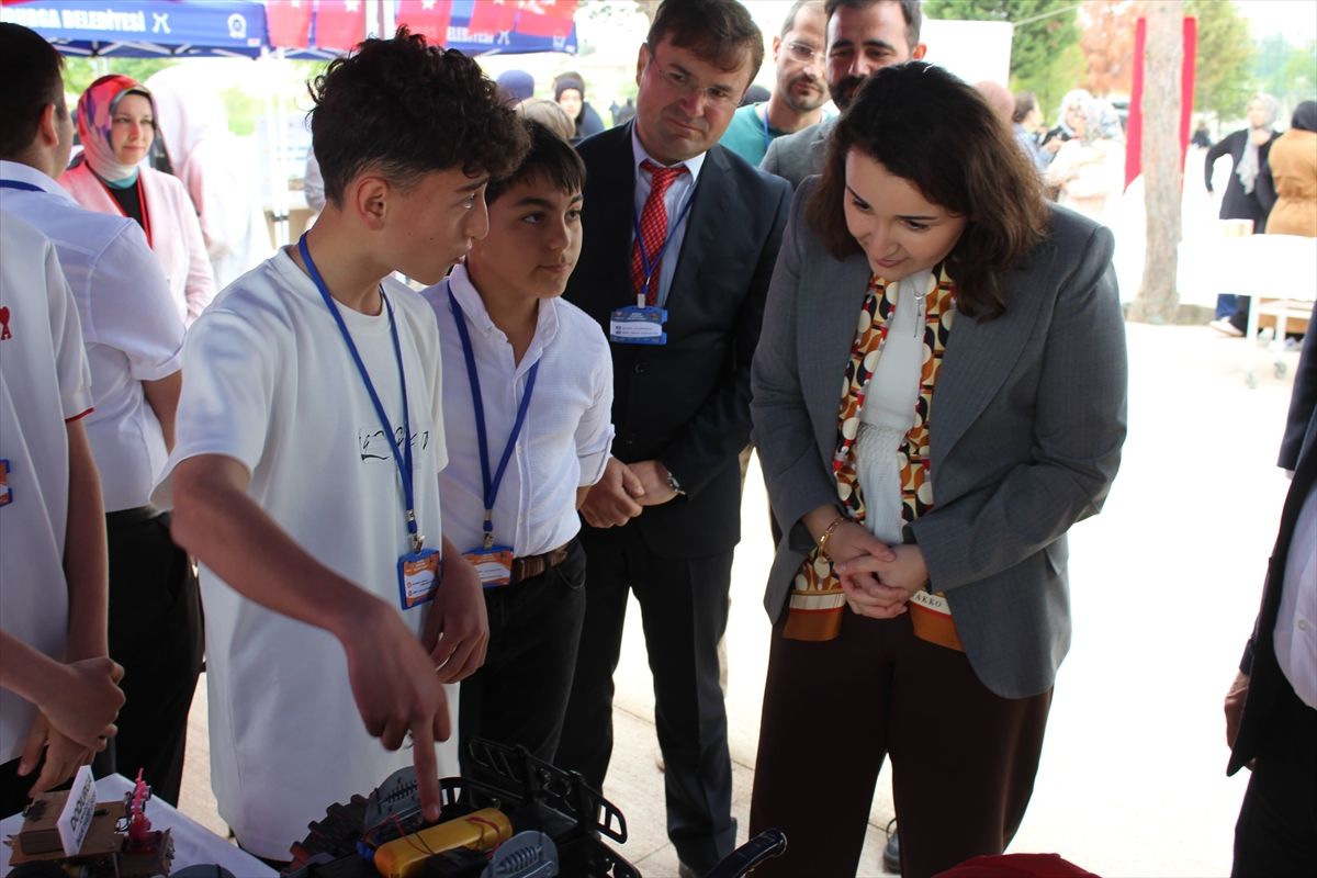 Dodurga'da TÜBİTAK 4006 Bilim Fuarı'nda 12 proje sergilendi
