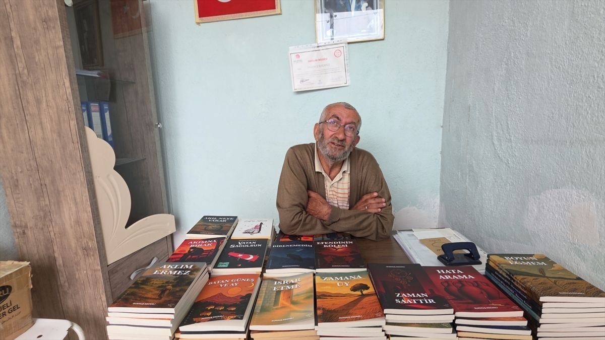 Emekli imam yazdığı kitapların geliriyle öğrencilere destek oluyor
