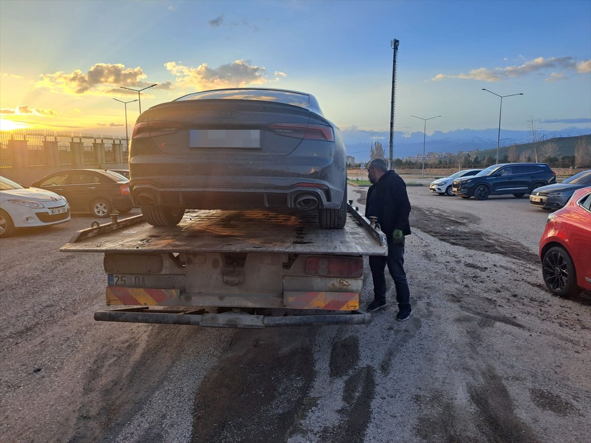 Erzurum'da polisin 'dur' ihtarına uymayan alkollü sürücüye 250 bin lira ceza verildi