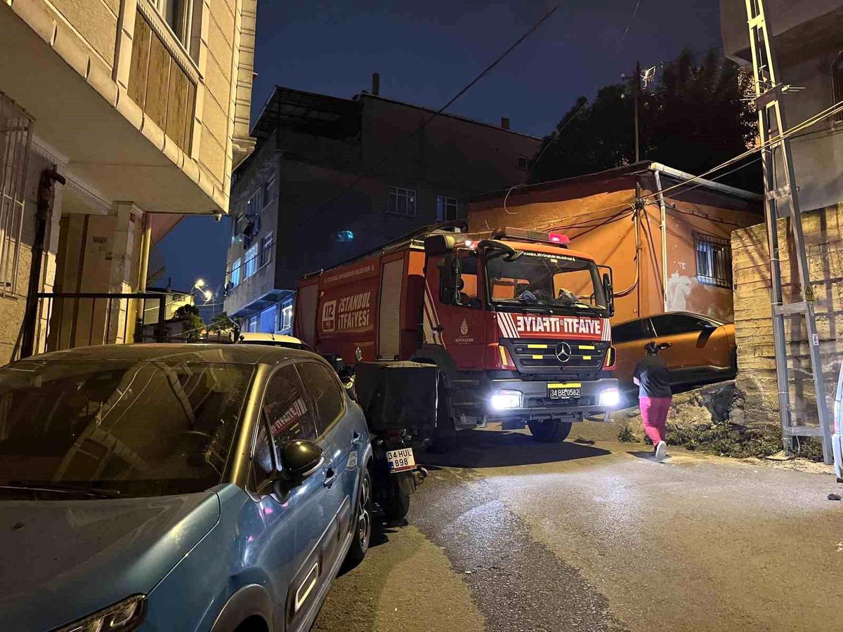 Eyüpsultan'da 3 katlı binanın bodrum katında yangın: 2'si çocuk 4 ağır yaralı