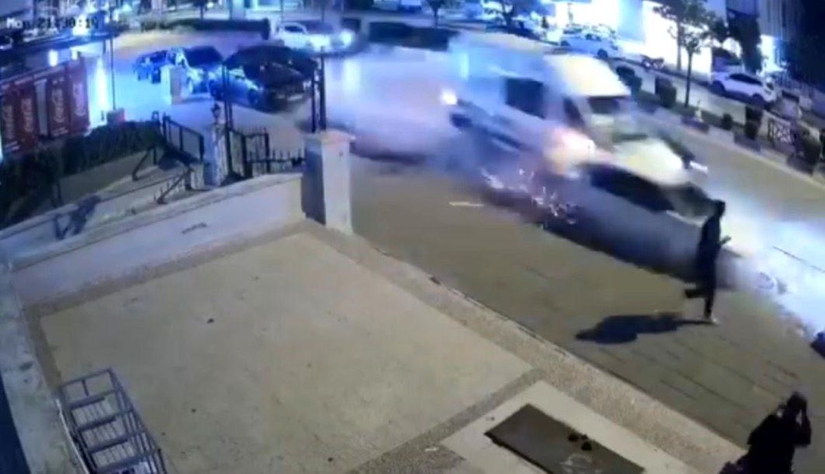 Gaziantep'te ambulansın karıştığı zincirleme kazada 3 kişi yaralandı