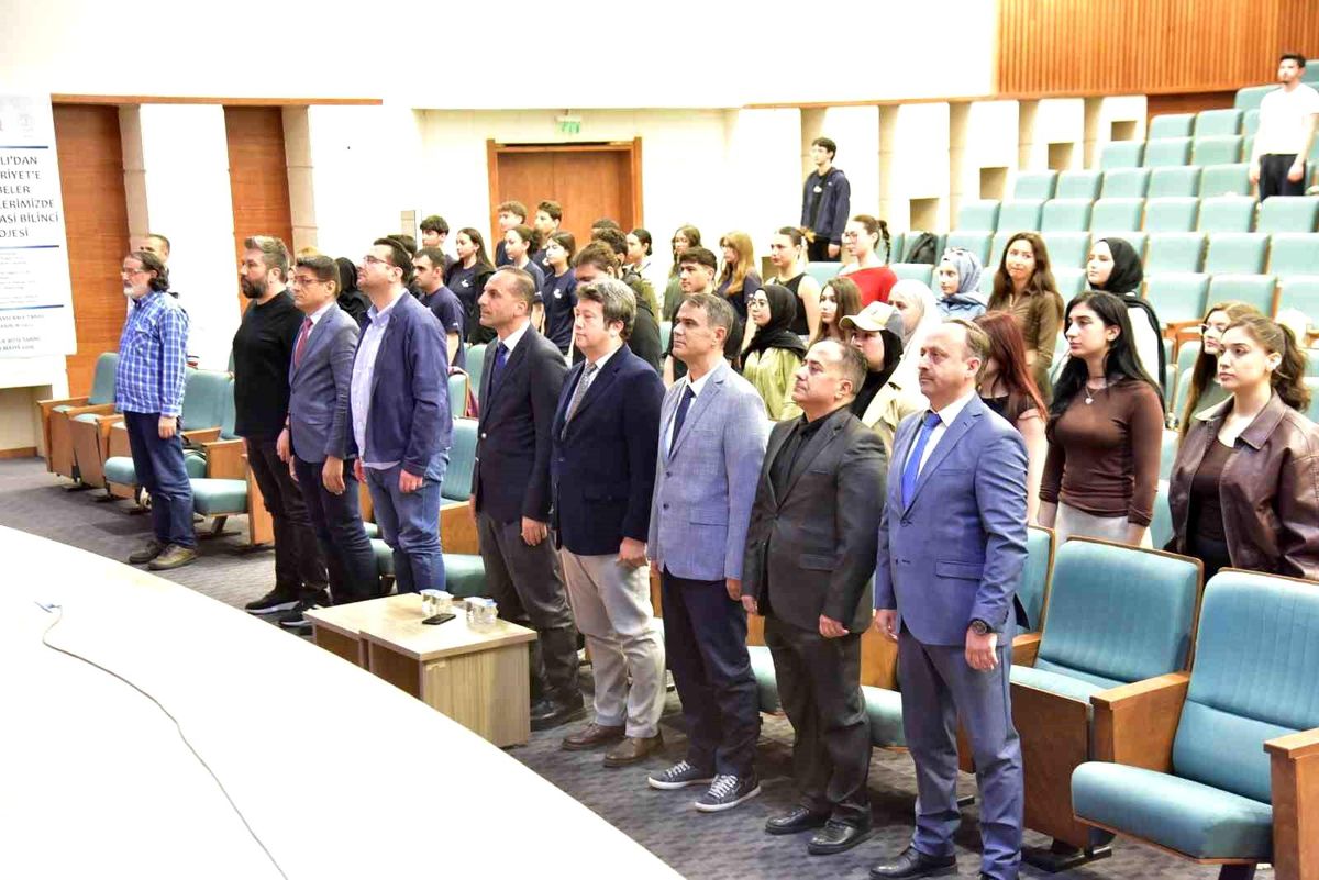 Gençlerde demokrasi bilincinin gelişimi için düzenlenen proje MSKÜ'de tamamlandı
