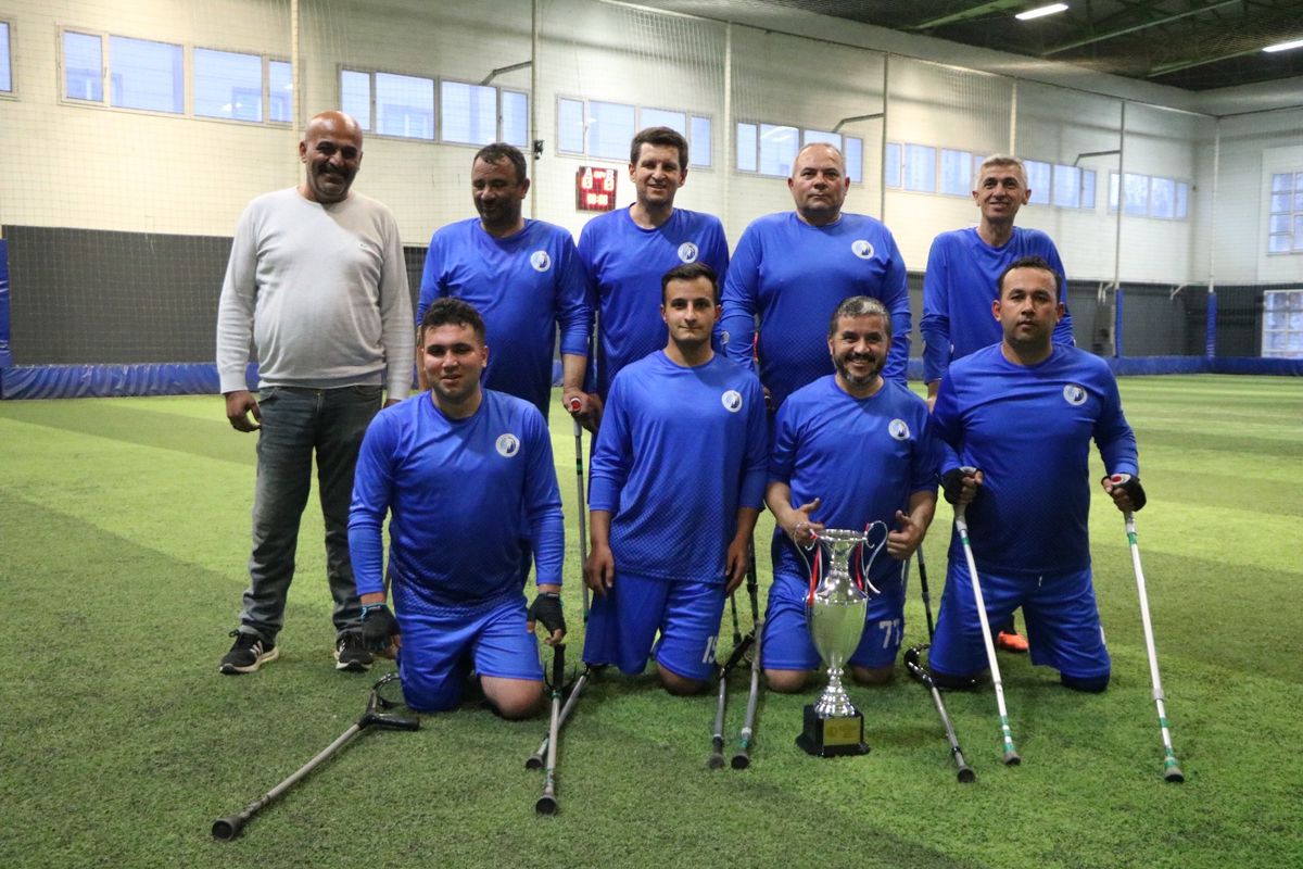 'Hayata sporla bağlan' sloganıyla kurdukları ampute futbol takımını Süper Lig'e taşıdılar