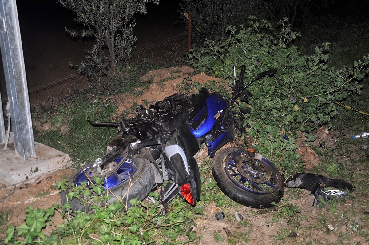 İzmir'de kamyonetle çarpışan motosikletin sürücüsü öldü