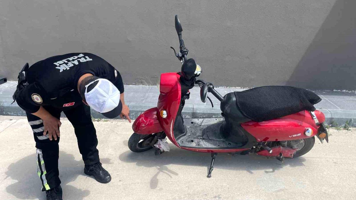 Karaman'da elektrikli bisiklet devrildi: 1'i ağır 2 yaralı
