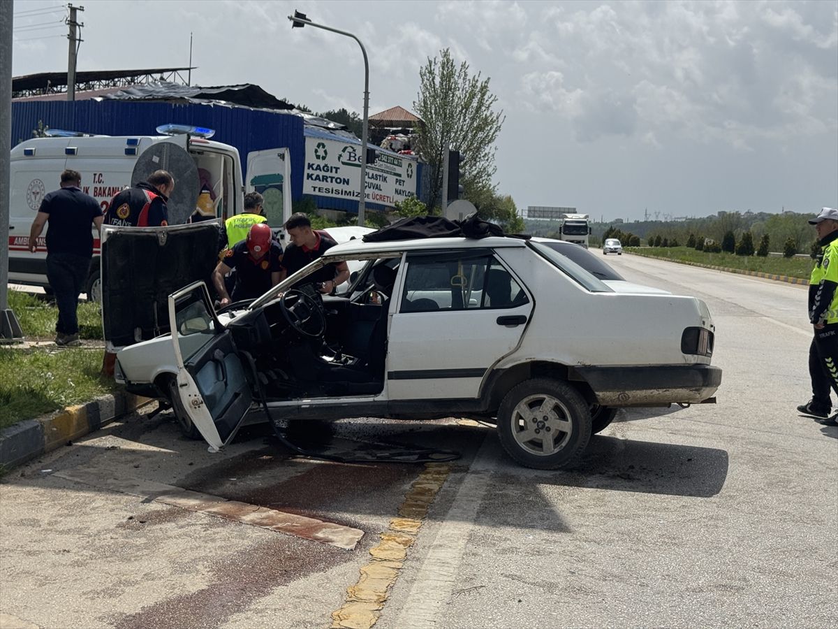 Kastamonu'da iki otomobilin çarpıştığı kazada 8 kişi yaralandı