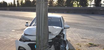 Kocaeli'de beton direğe çarpan otomobildeki 3 kişi yaralandı