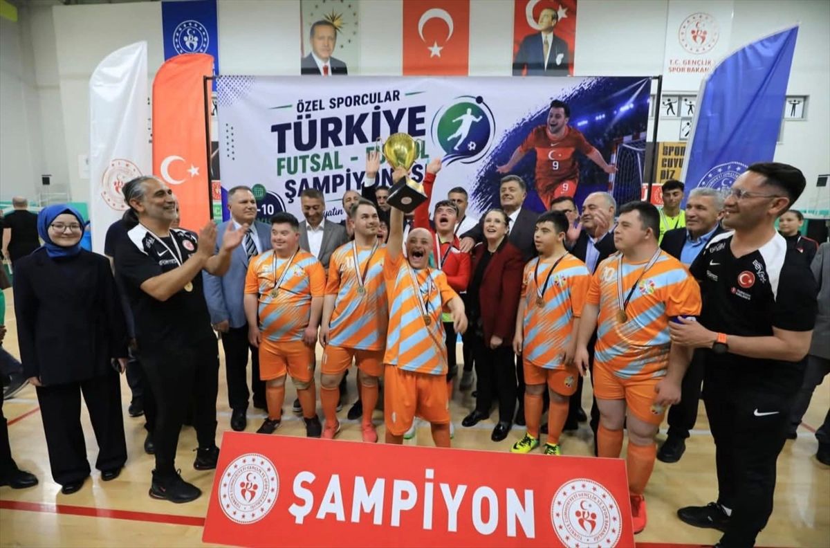 Kocasinan Belediyespor Down Sendromlu Futbol Takımı Türkiye şampiyonu oldu