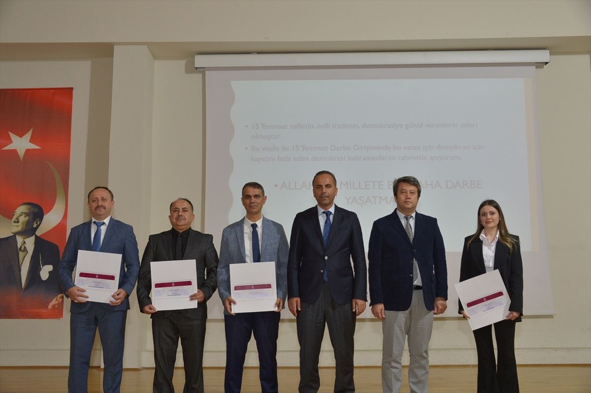Muğla'da "Osmanlı'dan Cumhuriyet'e Darbeler ve Gençlerimizde Demokrasi Bilinci Projesi" tamamlandı