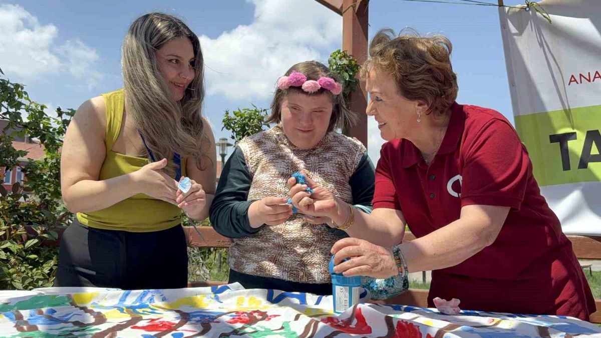 'Özel' etkinlikte 7'den 70'e 3 kuşak öğrenciler bir araya geldi