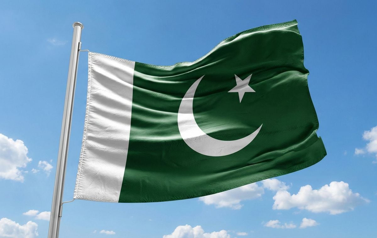 Pakistan'da polis aracına bombalı saldırı: 7 ölü, 18 yaralı