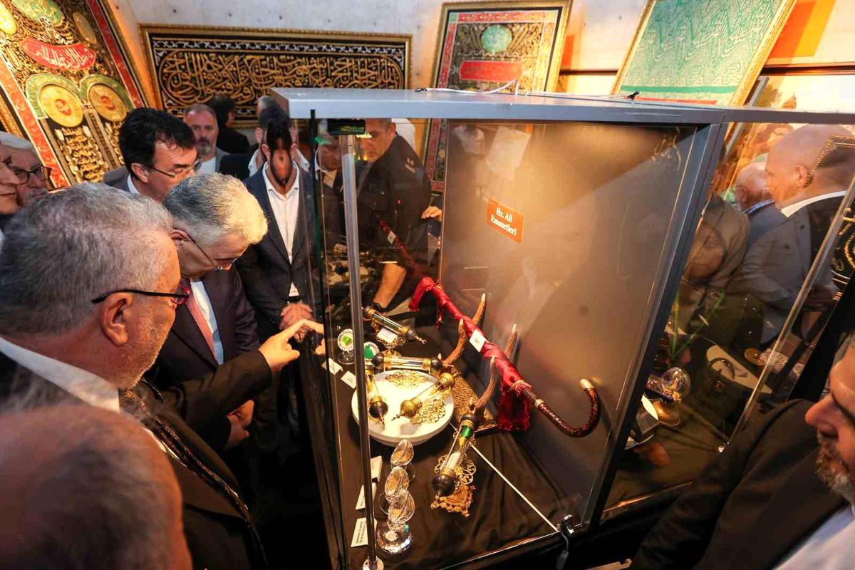 Panorama 1326 Bursa Fetih Müzesi'nde "Mukaddes emanetler" sergisi ziyarete açıldı