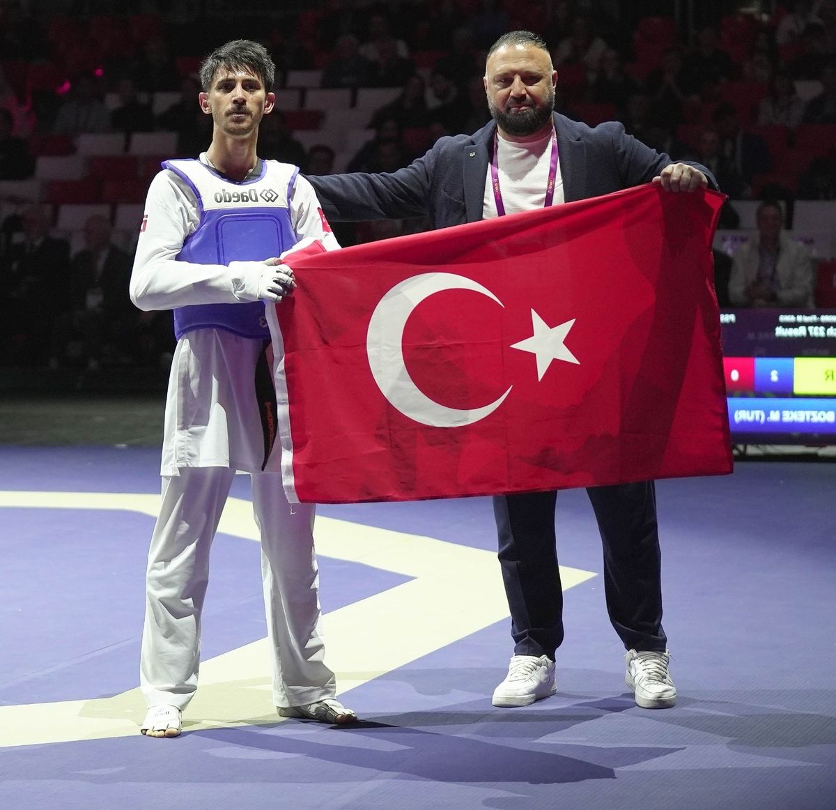 Para tekvandocu Mahmut Bozteke ve Gamze Özcan Avrupa Şampiyonası'nda altın madalya kazandı