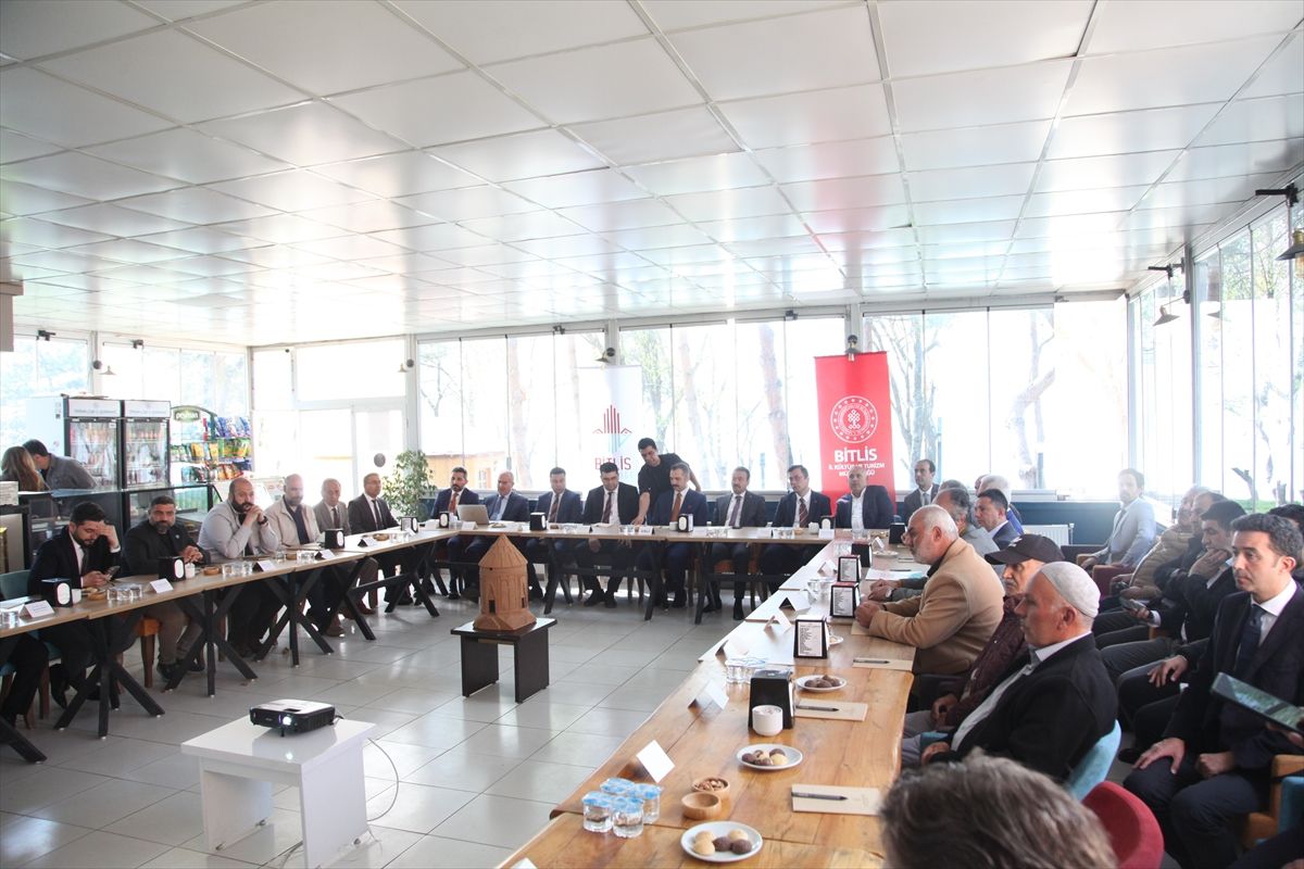 Bitlis'te 'Geleneksel Ahlat Taş İşçiliği Çalıştayı' düzenlendi