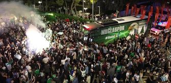 Şehir yandı! Şampiyon olan takımlarını krallar gibi karşıladılar