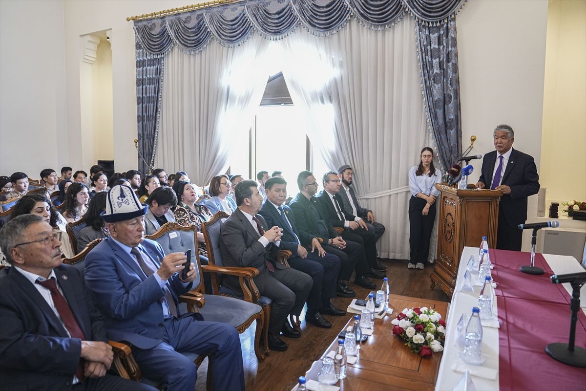 TÜRKSOY, Kazak şair Süleymenov'un doğumunun 90. yılı dolayısıyla etkinlik düzenledi