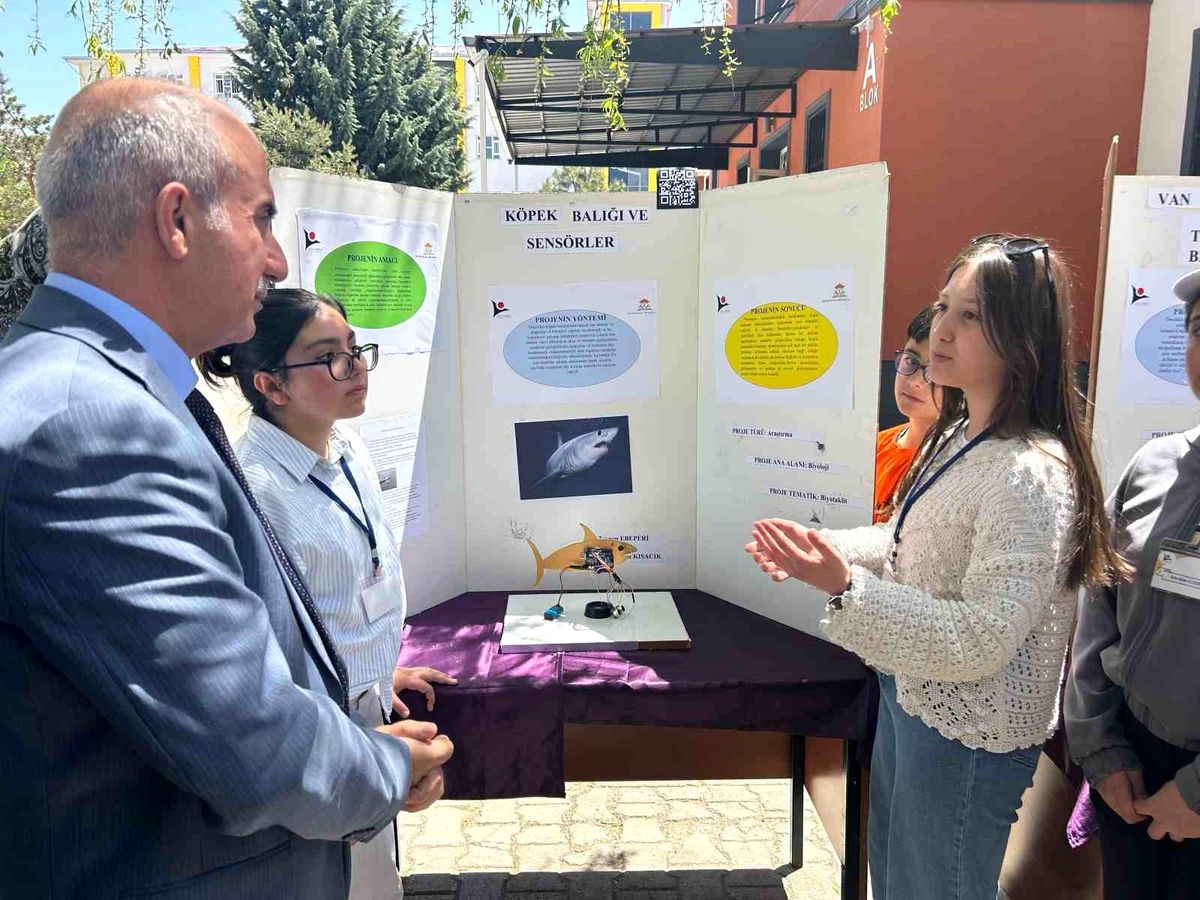 Van'da öğrencilerin hazırladığı projeler bilim fuarında sergilendi