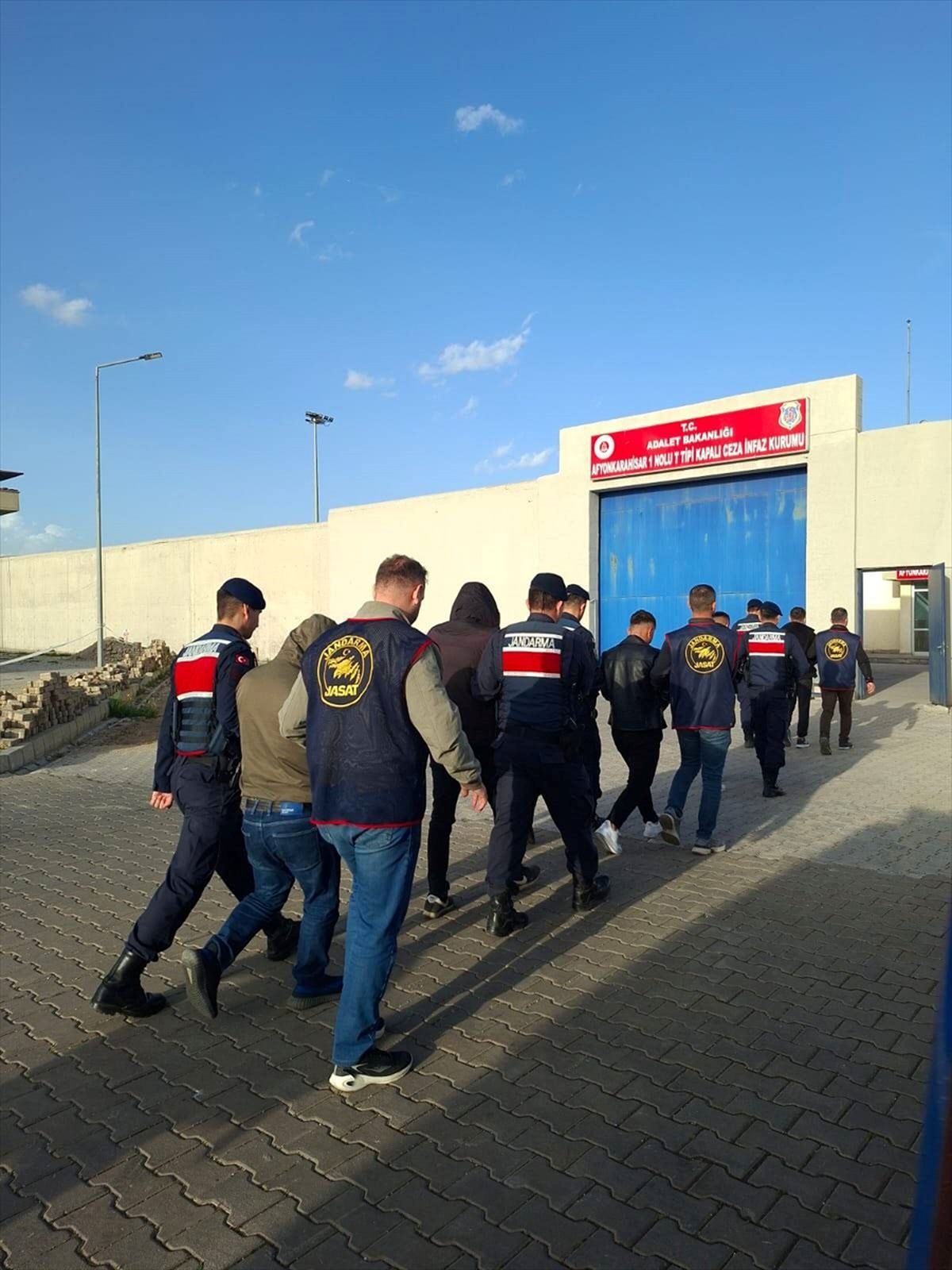 Afyonkarahisar'da 5 hırsızlık zanlısı tutuklandı