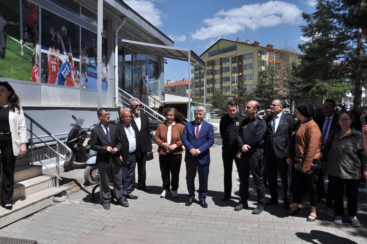 Akşehir'de engelliler el sanatları sergisi açıldı
