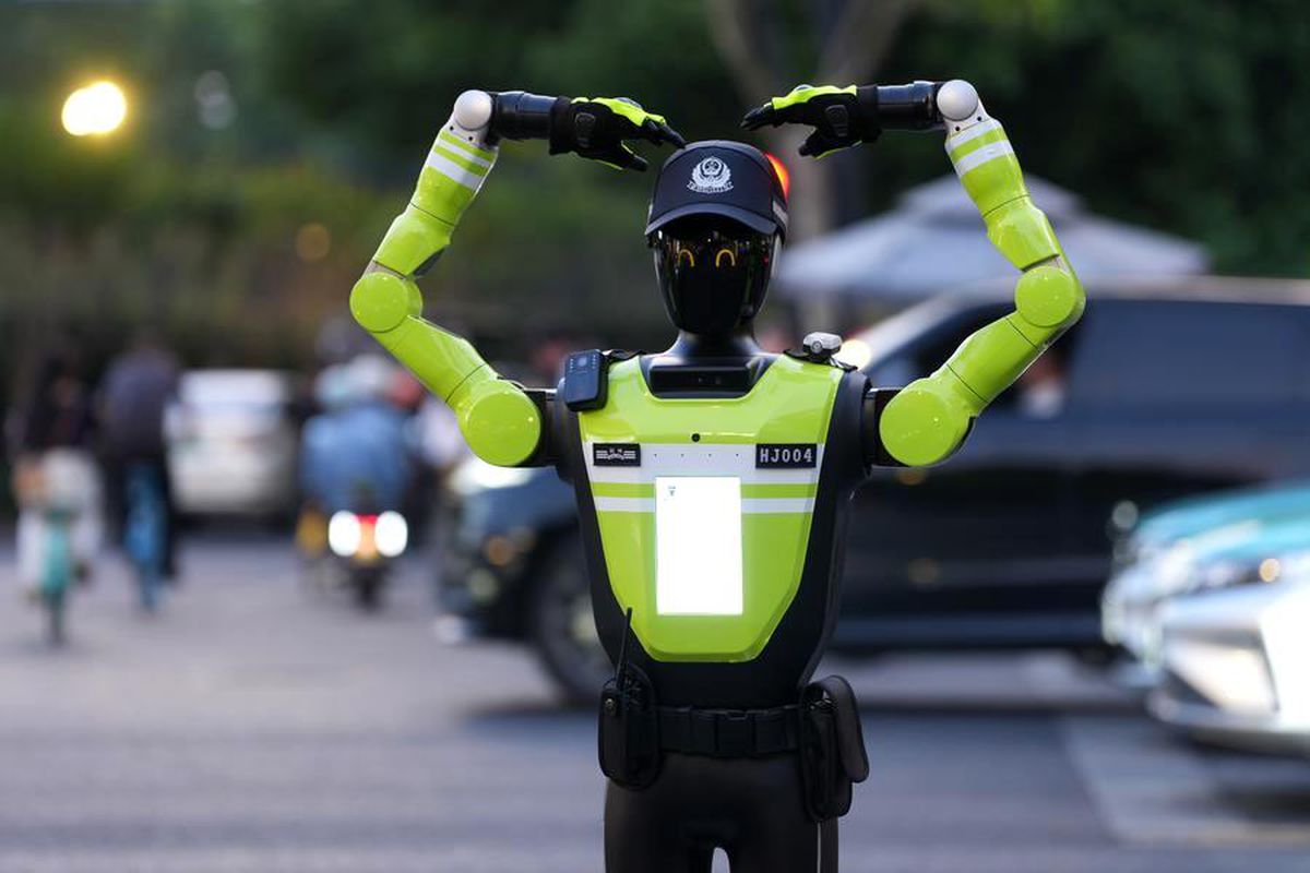 Albüm: Çin'in Hangzhou Kentinde Trafiği Akıllı Robotlar Yönetiyor