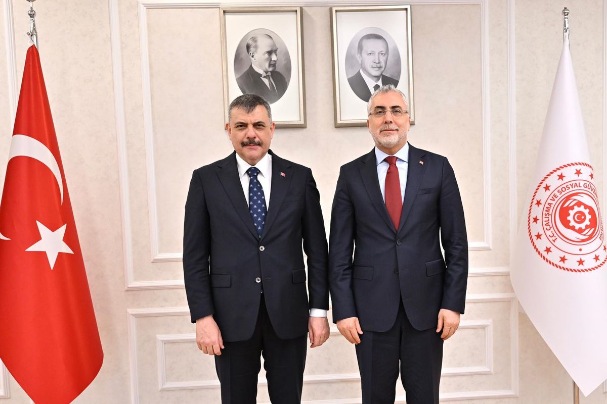 İçişleri Bakanı Mustafa Çiftçi, Çalışma ve Sosyal Güvenlik Bakanı Vedat Işıkhan'ı ziyaret etti